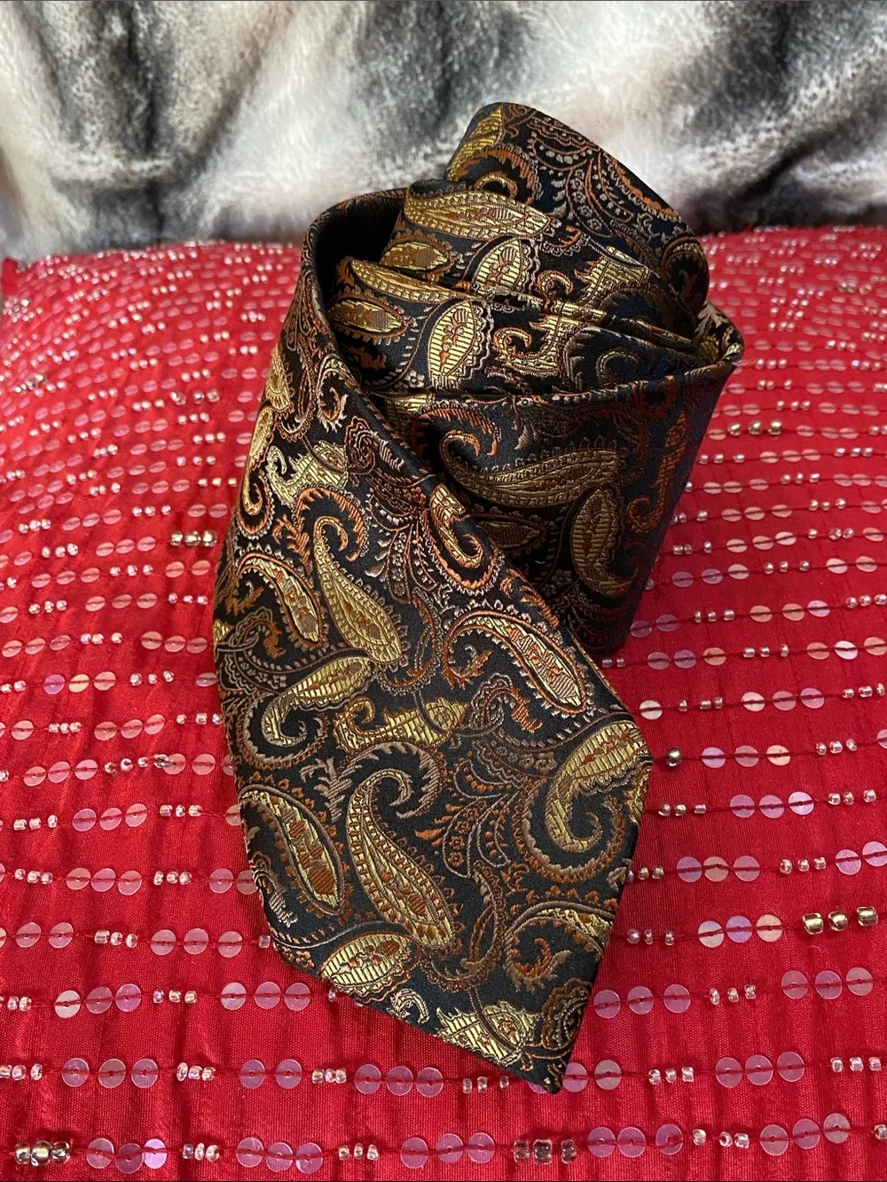 💯 Silk Hand Made Luxurious Black Gold Textured Paisley Tie